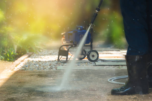 Best Pool Deck Cleaning  in Hewlett, NY